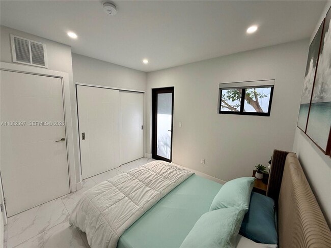 Building Photo - 944 Jefferson Ave