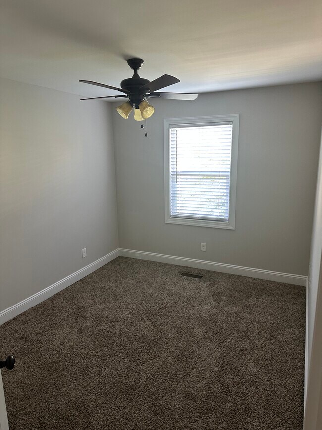 Building Photo - 104 Capital St