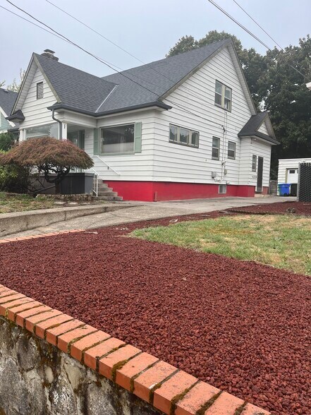 Primary Photo - 3213 NE 11th Ave