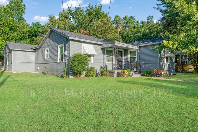 Primary Photo - 660 16th St SE