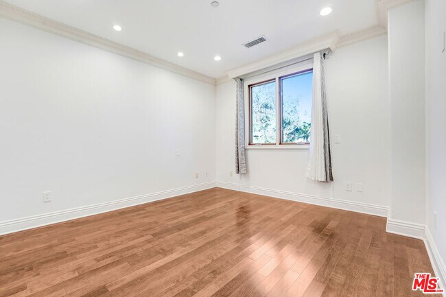 Building Photo - 219 S Willaman Dr