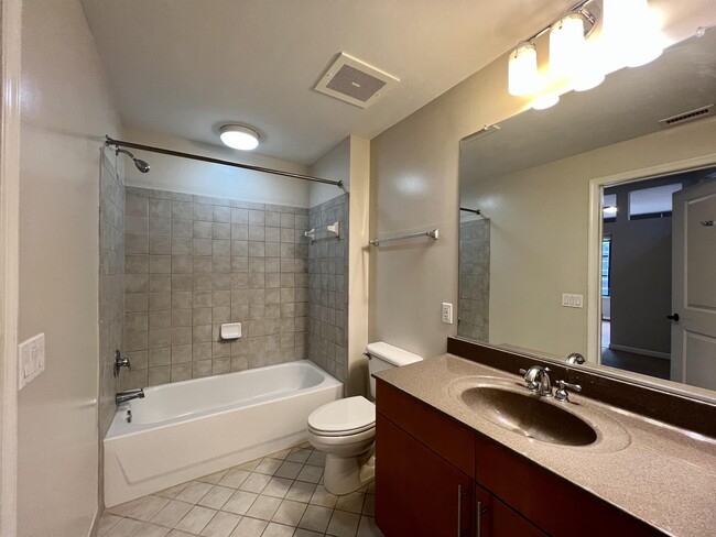 Building Photo - 1390 Kenyon St NW