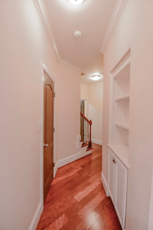 Building Photo - 4 Bedroom 2.5 Bathroom- Small Dogs Considered