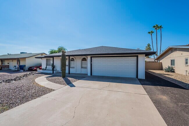 Primary Photo - 321 E Fremont Dr