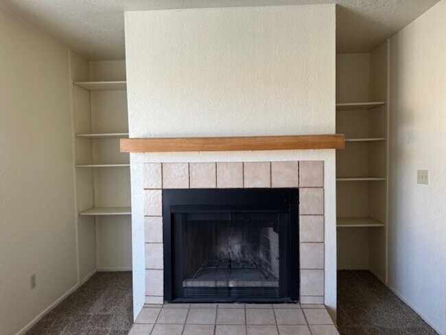 Building Photo - 2BR Condo w/Marina and Dock-Gated Waterfro...