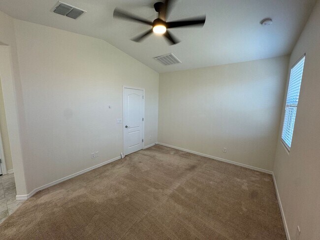 Building Photo - 4 Bedroom - 2 Bath - 1760 Sq. Ft - Beautiful New Built Home - Glendale
