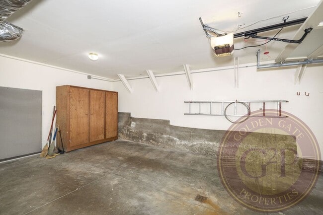 Building Photo - Lone Mountain - 3 BR, 2 BA House 2,185 Sq....