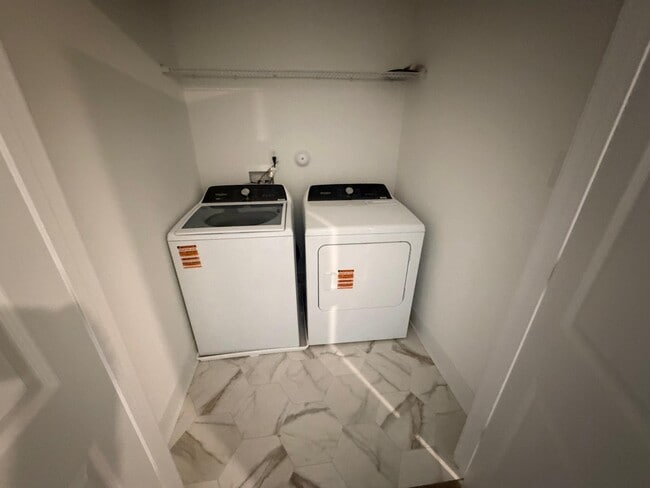 Building Photo - 15307 Sunray Aly