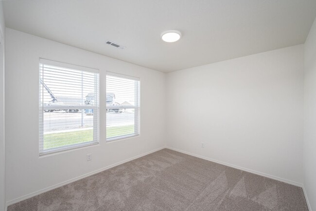 Building Photo - Charming 3 Bedroom Home