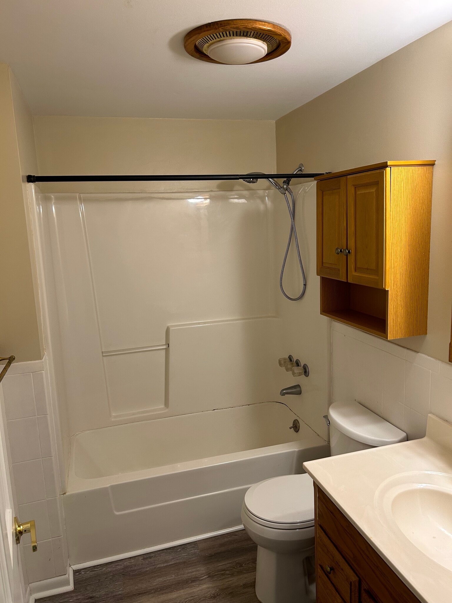1st Bathroom - 406 Hickory Cir