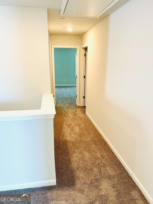 Building Photo - 3030 Westgate Park Dr