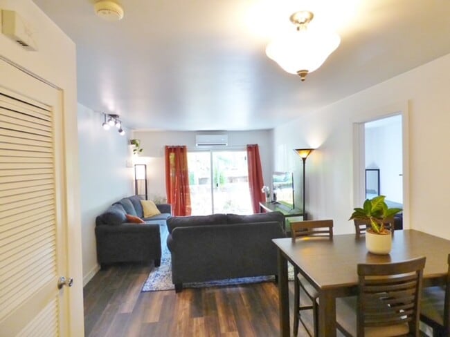 Building Photo - Downtown Living | 1 Bed • 1 Bath Ground-Level Condo | Available August 1!