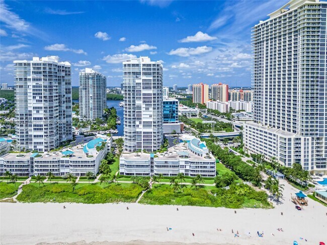 Building Photo - 16485 Collins Ave