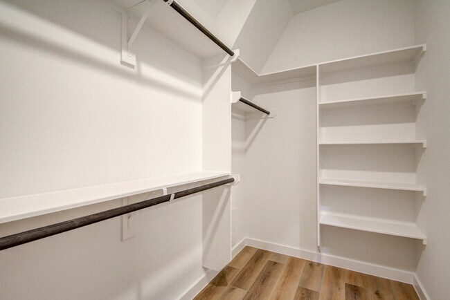 Building Photo - 6742 Peerless St