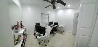 Building Photo - 11821 SW 123rd Ave