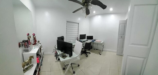 Building Photo - 11821 SW 123rd Ave