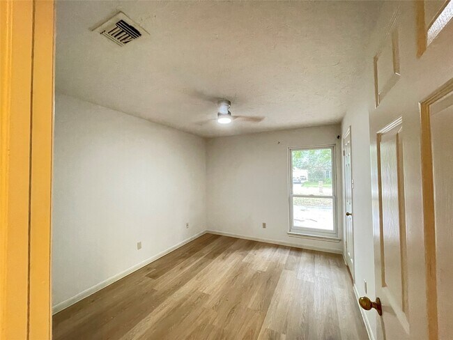 Building Photo - 3647 Marywood Dr