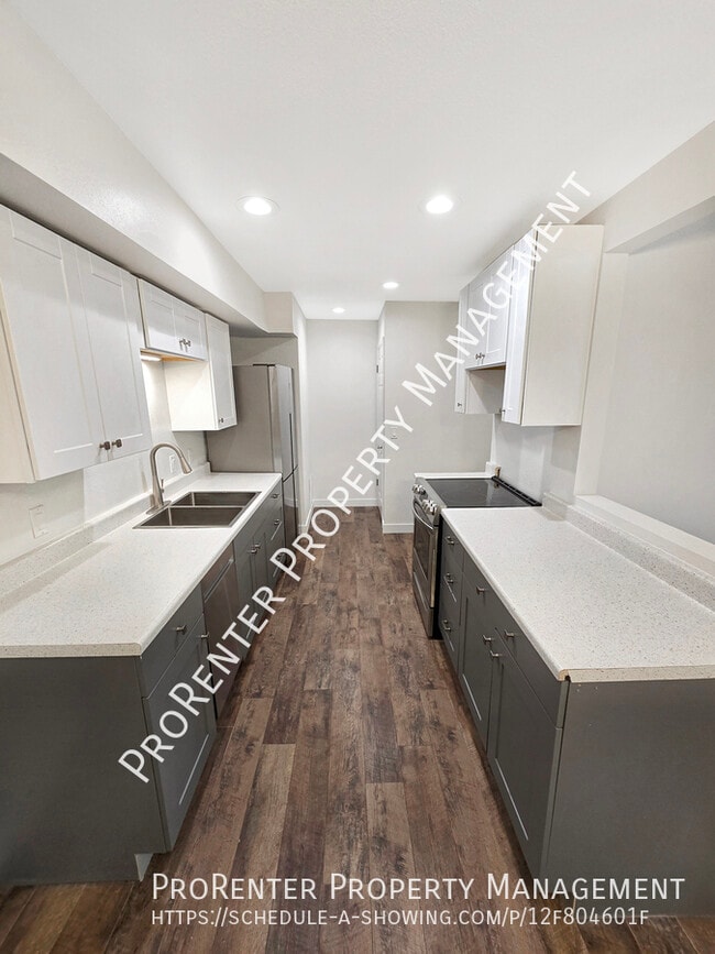 Building Photo - 975 Essex Ct Way