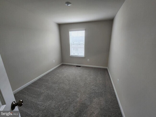 Building Photo - 114 Milburn Dr