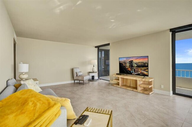 Building Photo - 5510 N Ocean Dr