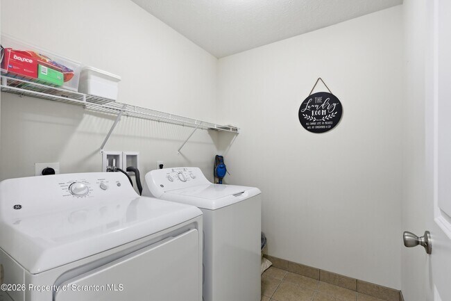 Building Photo - 124 Falcon Ln