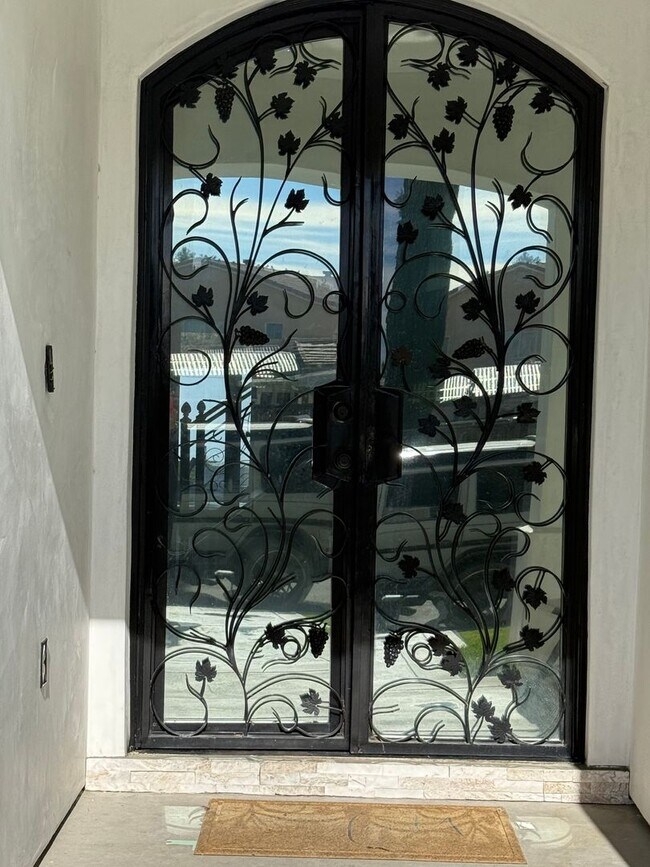 Building Photo - Eagle Ranch Community-2 Story 4 bedrooms Spanish Style Home