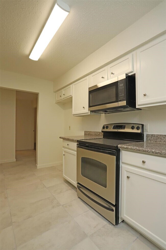 Building Photo - 5023 Monteith Dr