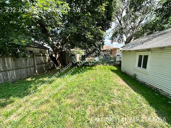 Building Photo - 232 John Ball Park Dr SW