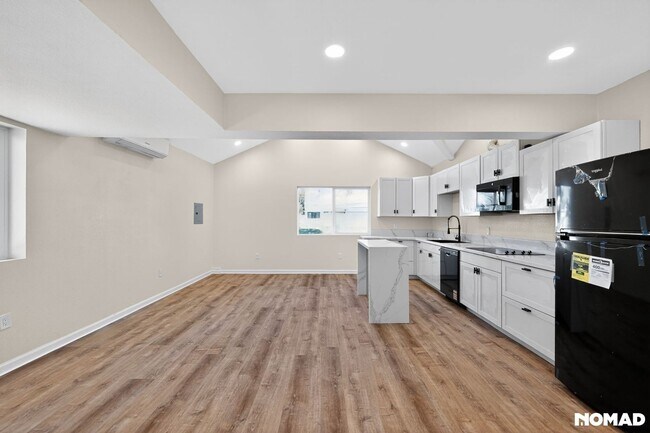Building Photo - Bright & Modern 2-Bed Home with Ocean Glimpses in Prime Vista Location