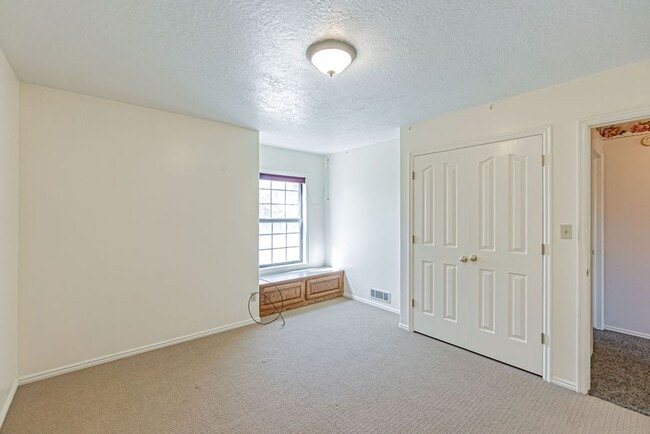 Building Photo - **Charming 3-Bed, 2.5-Bath Home in Idaho F...