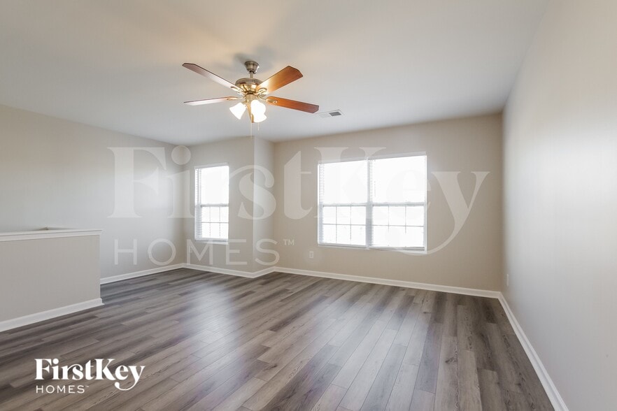 Building Photo - 7421 Lamplighter Close Dr