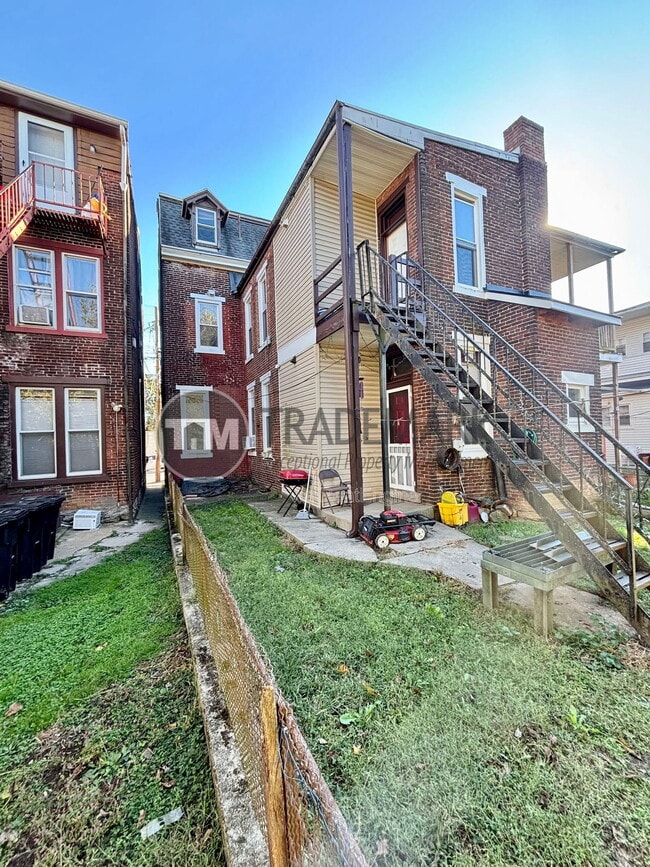 Building Photo - 1017 Lehman St