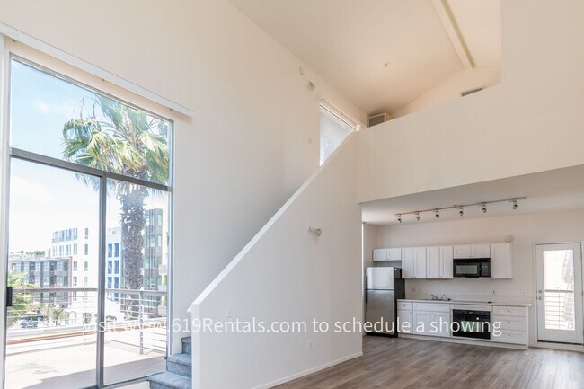Building Photo - Loft Condo with Views & Deck