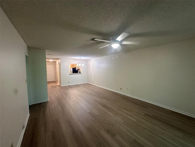 Building Photo - 3034 Coral Springs Dr