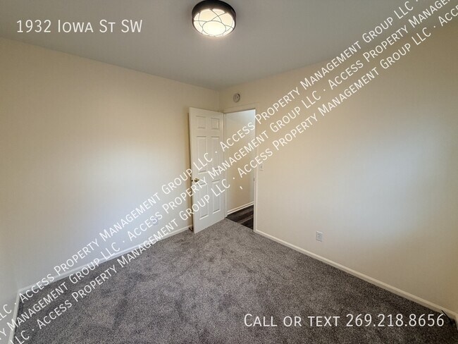 Building Photo - 1932 Iowa St SW