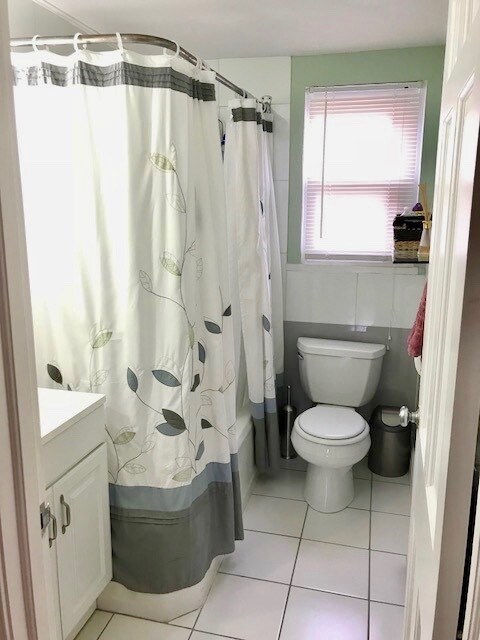 Building Photo - 877 Farmington Ave