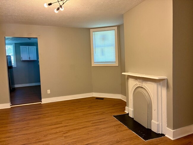 Building Photo - MOVE IN SPECIAL! $100 SECURITY DEPOSIT