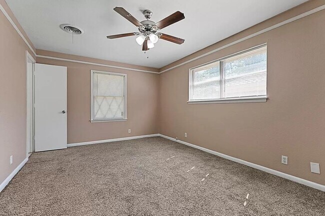 Building Photo - 5720 Wharton Dr