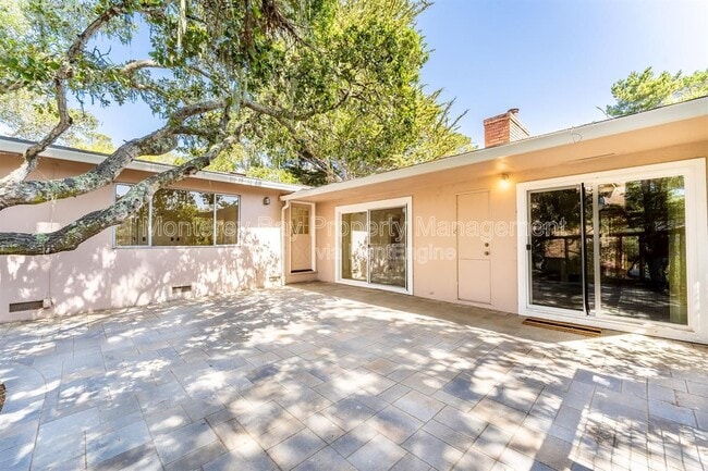 Building Photo - 1 El Caminito