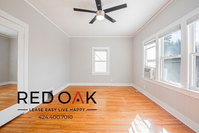 Building Photo - 149 S Sycamore Ave