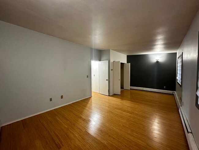 Building Photo - Pet-Friendly 2 Bed, 1.5 Bath Condo with At...