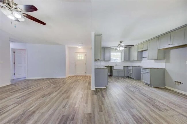 Building Photo - Room in House on Navajo Trail