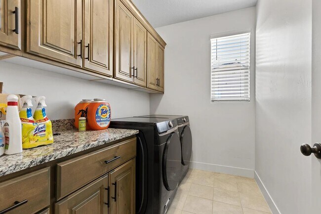 Building Photo - 3 Bedroom Home in Washington's Premier Bri...