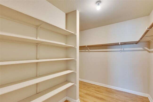 Building Photo - 600 Lakemont Dr