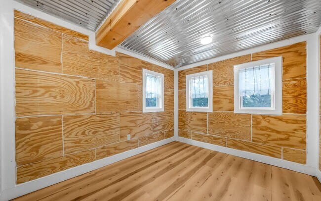 Building Photo - 10011 Little Creek Cir
