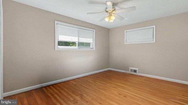 Building Photo - 9912 Pomona Dr