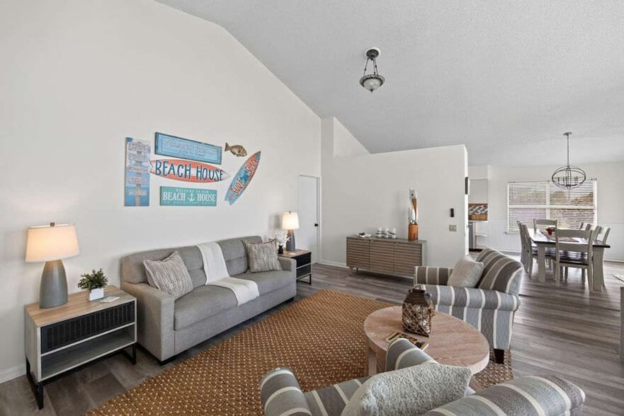 Building Photo - 2651 Palencia St