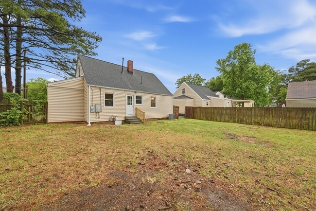 Building Photo - 8037 Crescent Rd