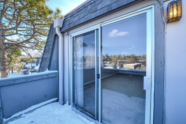 Building Photo - 130 E Highline Cir