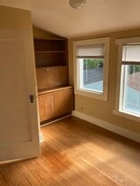 Building Photo - 1909 Cedar St